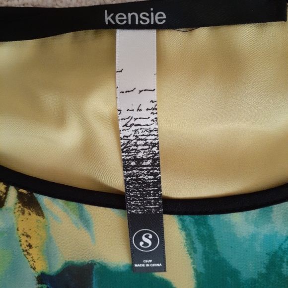 Kensie Blurred Floral Print Buttercup Dress - Picture 7 of 10